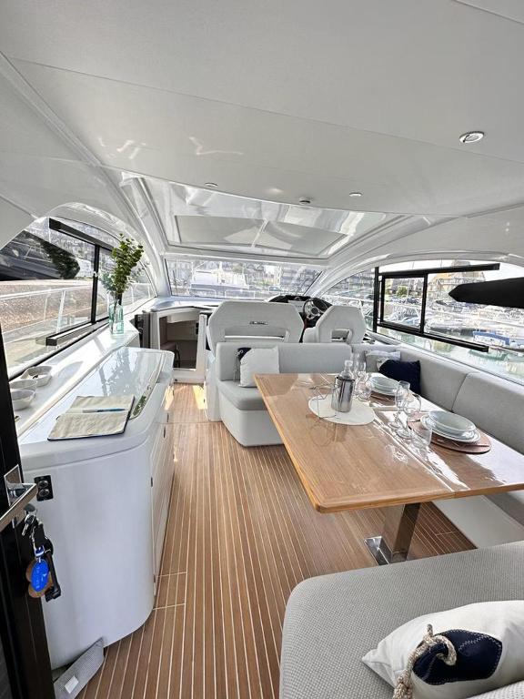Posedenie v ubytovaní Puissance, Elegance et Style, Yacht à Deauville