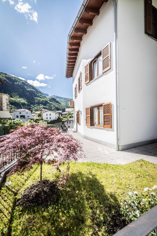 Nespecifikovaný výhled na hory nebo výhled na hory při pohledu z aparthotelu