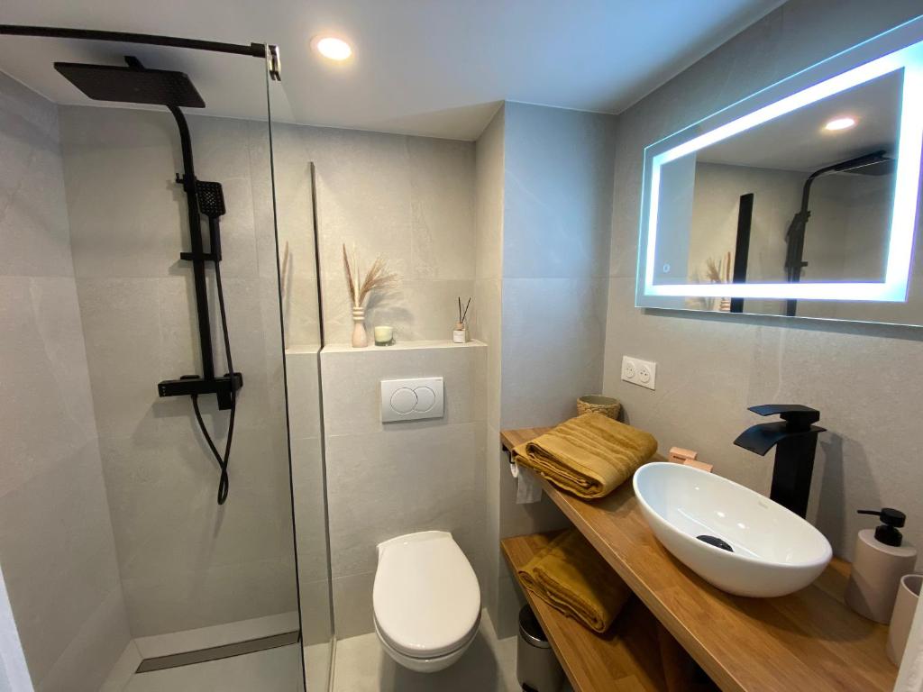 Koupelna v ubytování Appartements neuf - Frontière de Monaco - clim - WIFI