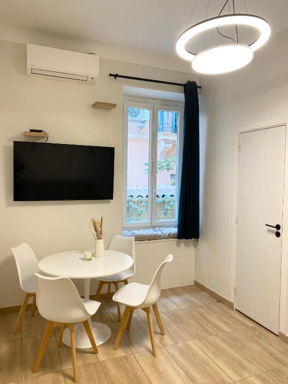 TV a/nebo společenská místnost v ubytování Appartements neuf - Frontière de Monaco - clim - WIFI