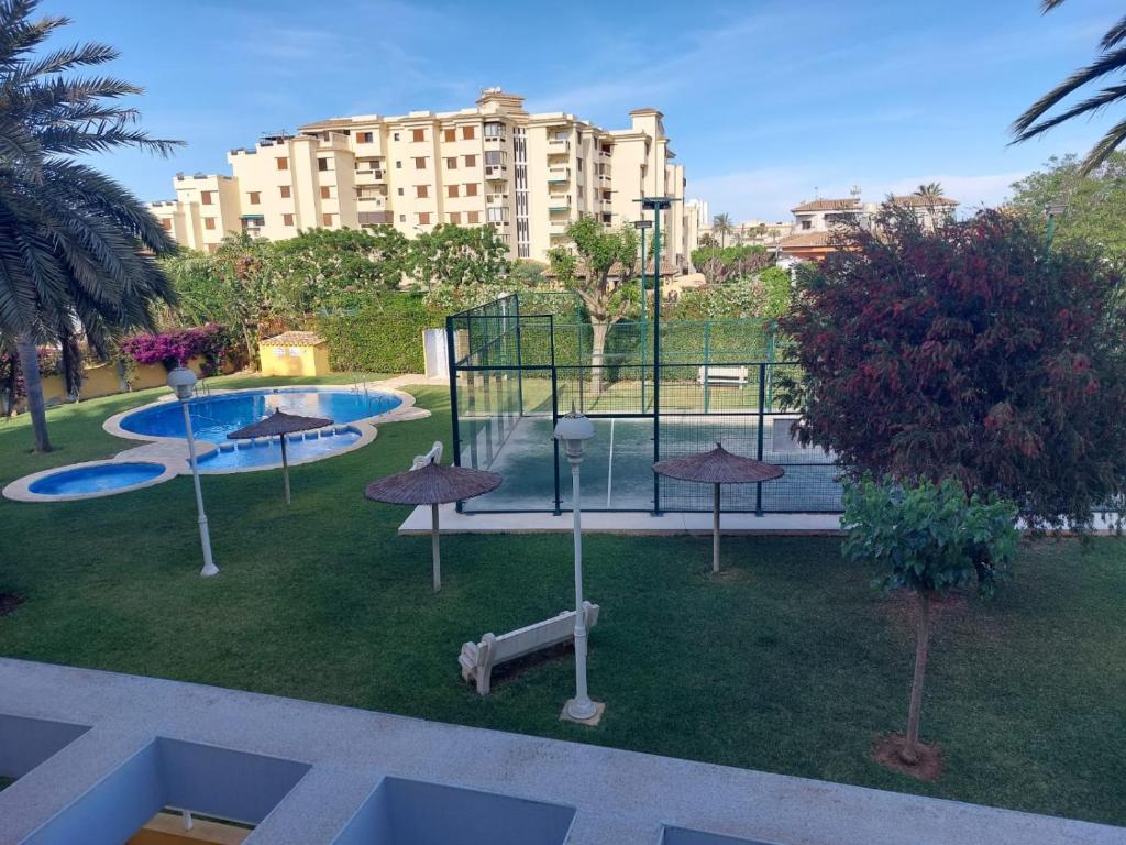 https://cf.bstatic.com/xdata/images/hotel/max1024x768/461115476.jpg?k=ec99c010f3bb6f9a5a33060974ac9945eb8131e7c255db0847e7b1a35b3a8e5a&o=&hp=1