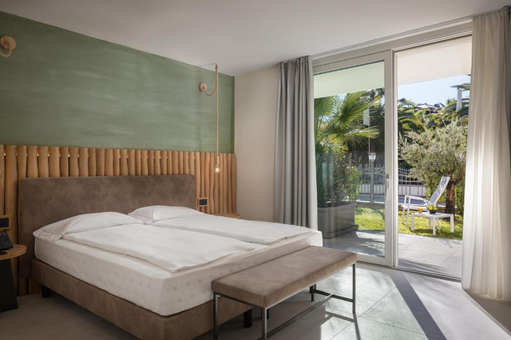Postel nebo postele na pokoji v ubytování Aris Apartments & Sky Pool - Tonelli Hotels - Adult Friendly
