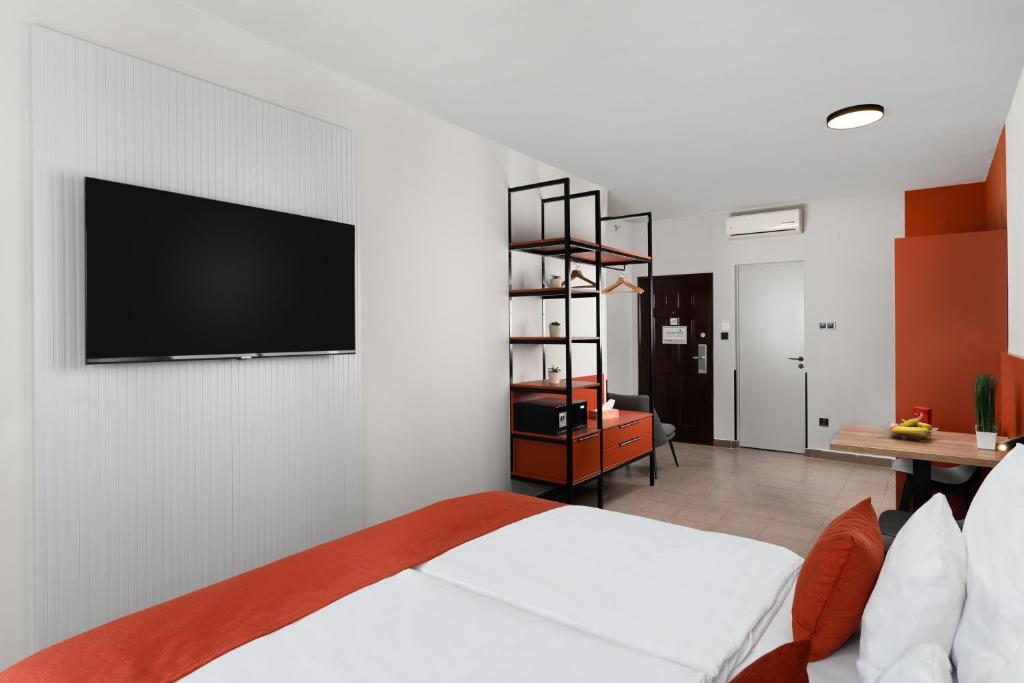 TV a/nebo společenská místnost v ubytování Florin Apart Hotel