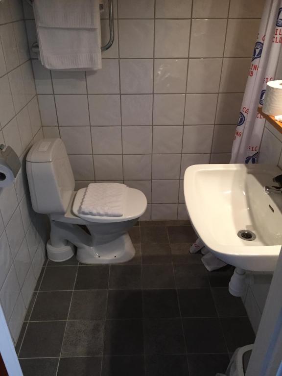 Koupelna v ubytování Hotell Fisketången