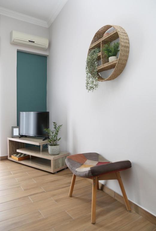 Televízia a/alebo spoločenská miestnosť v ubytovaní Sitia Cozy Apartment
