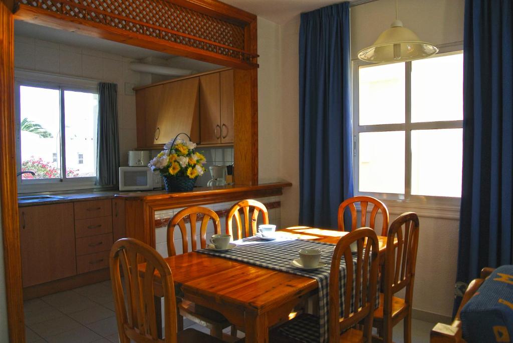 Fotografia z galérie ubytovania Apartamentos Moguima v destinácii Roquetas de Mar