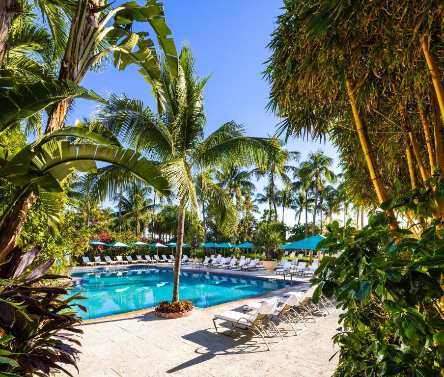 Der Swimmingpool an oder in der Nähe von The Palms Hotel &amp; Spa