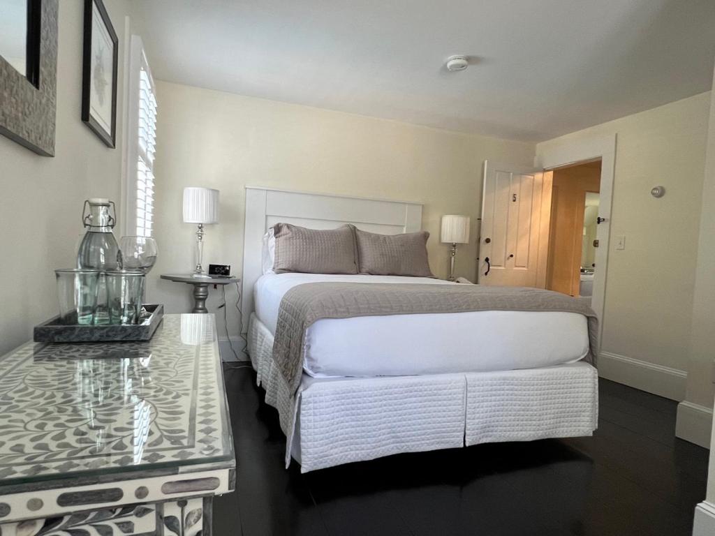 The Platinum Pebble Boutique Inn - Adults Only Property - Queen Room