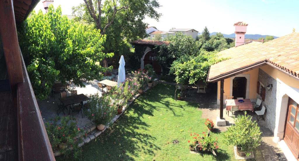 Giardino di Guesthouse Domacija Sajna