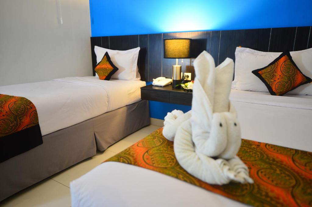 Postel nebo postele na pokoji v ubytování J Hotel - Bandara Soekarno Hatta