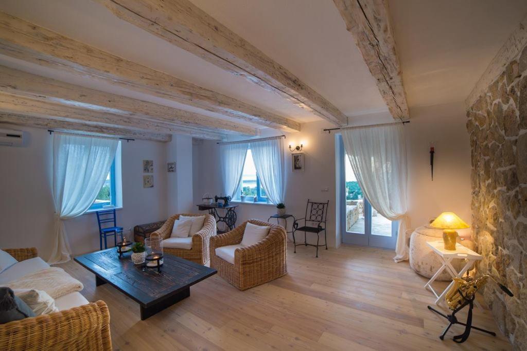 Posedenie v ubytovaní Villa Mora