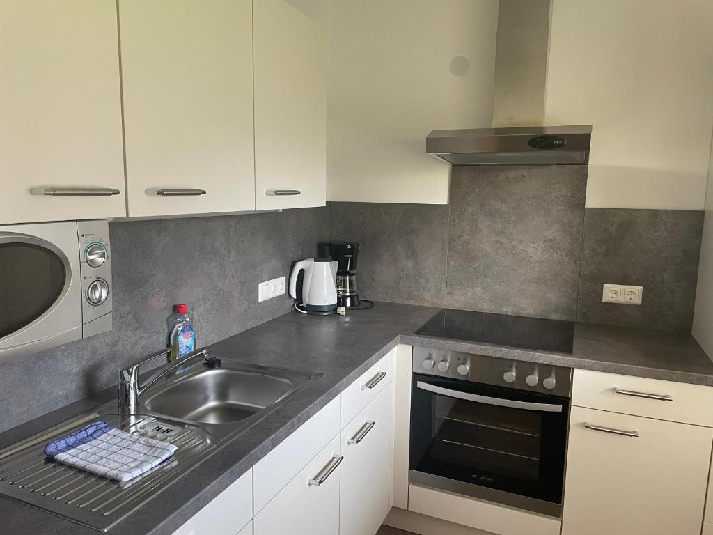 Kuchyň nebo kuchyňský kout v ubytování Am Randersberg - Wohnung Nr 1