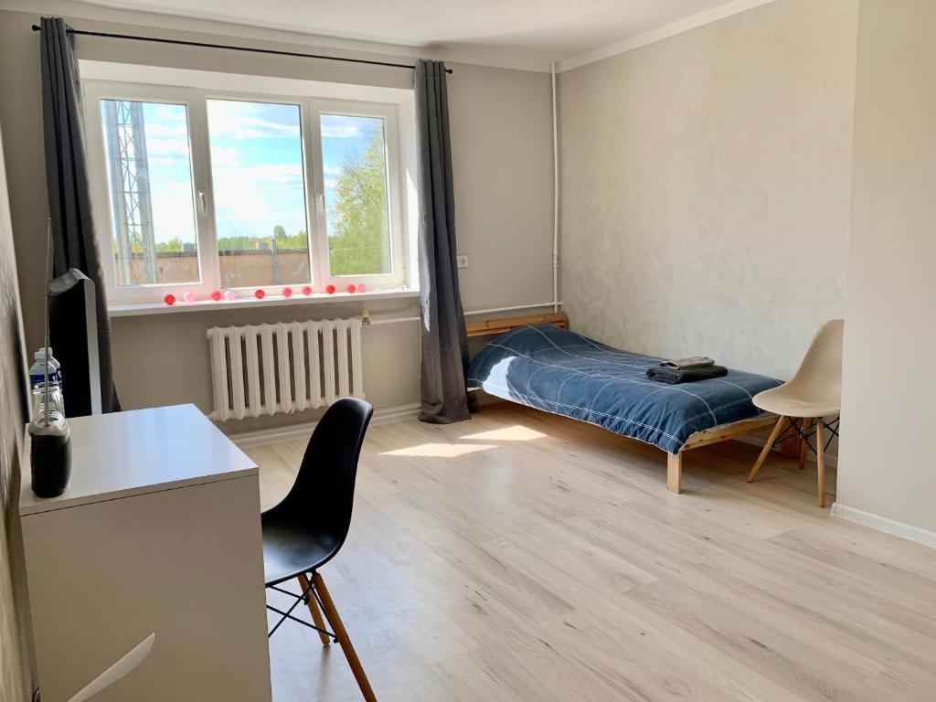 a small room with a bed and a window at Modern Apartment in Jekabpils in Jēkabpils