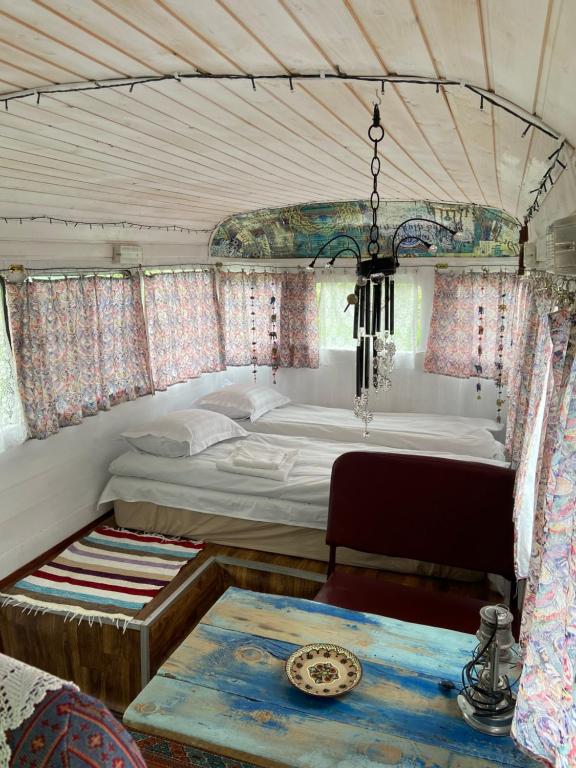 Postel nebo postele na pokoji v ubytování Crossway Camping