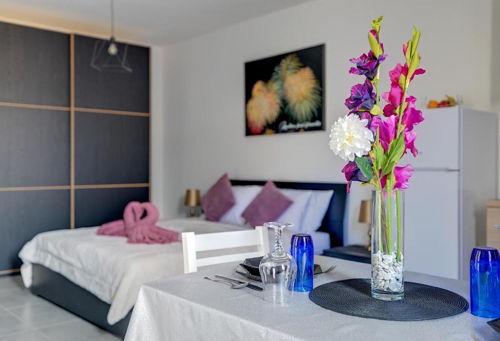 Katil atau katil-katil dalam bilik di Cosy 1BR Studio Central Location