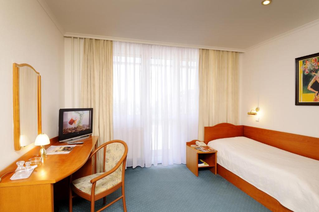 Posteľ alebo postele v izbe v ubytovaní Hotel Dukla