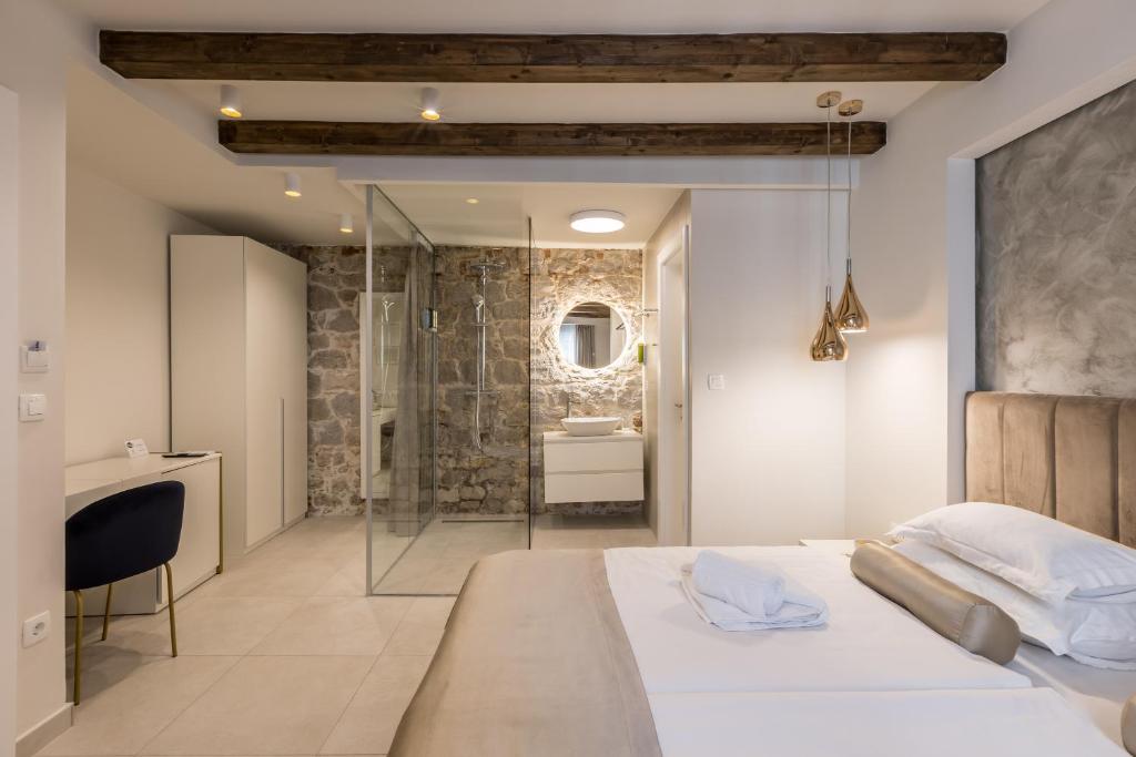 Postel nebo postele na pokoji v ubytování Sperone Hotel