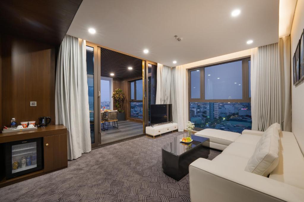 Special Offer - Golden Lotus Grand Suite