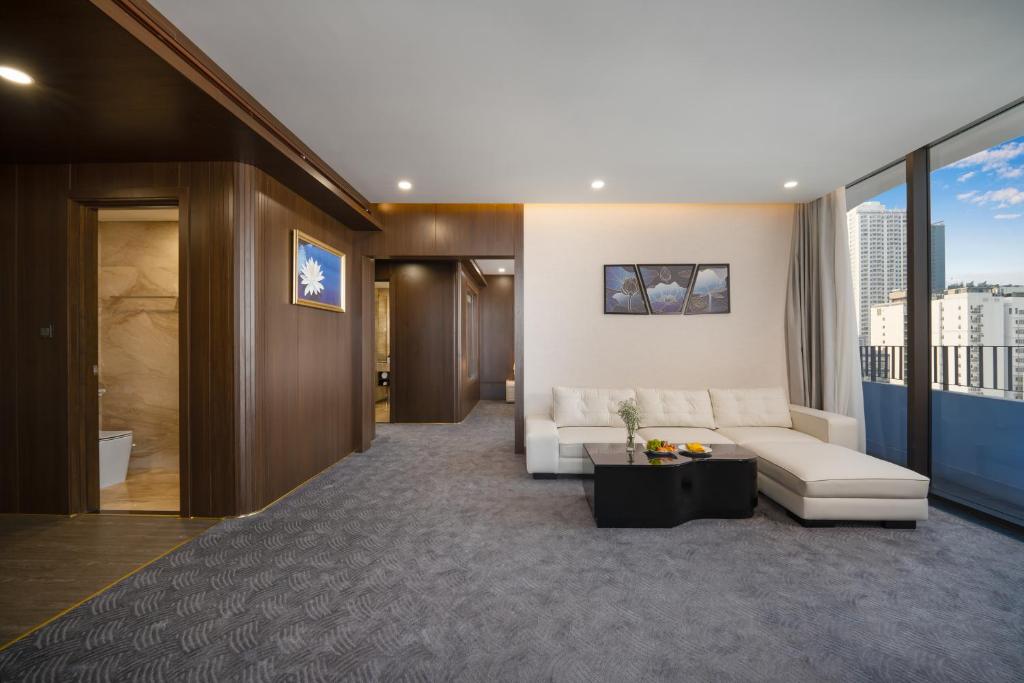 Special Offer - Golden Lotus Grand Suite