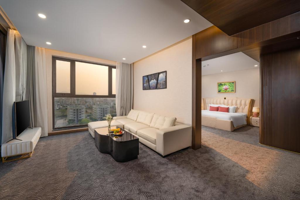 Special Offer - Golden Lotus Grand Suite