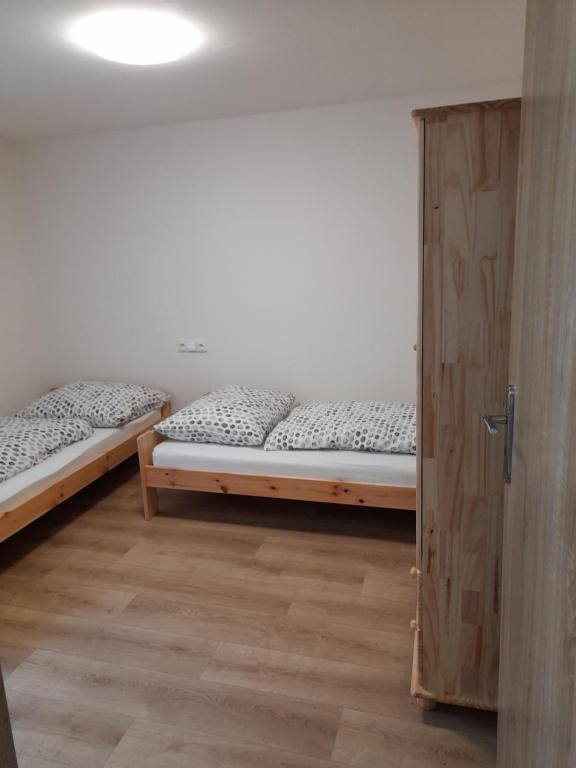 Postel nebo postele na pokoji v ubytování Apartmány Míra