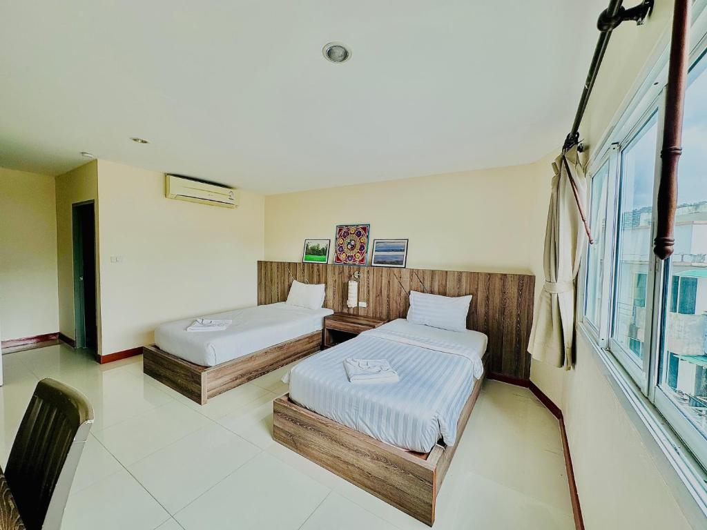 Postel nebo postele na pokoji v ubytování Cocoon Patong Hotel