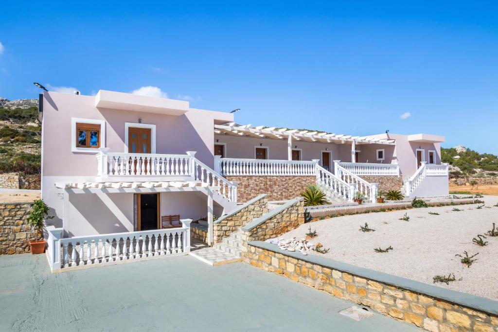 Villa con vistas a la playa en Enalia Suites en Amoopi