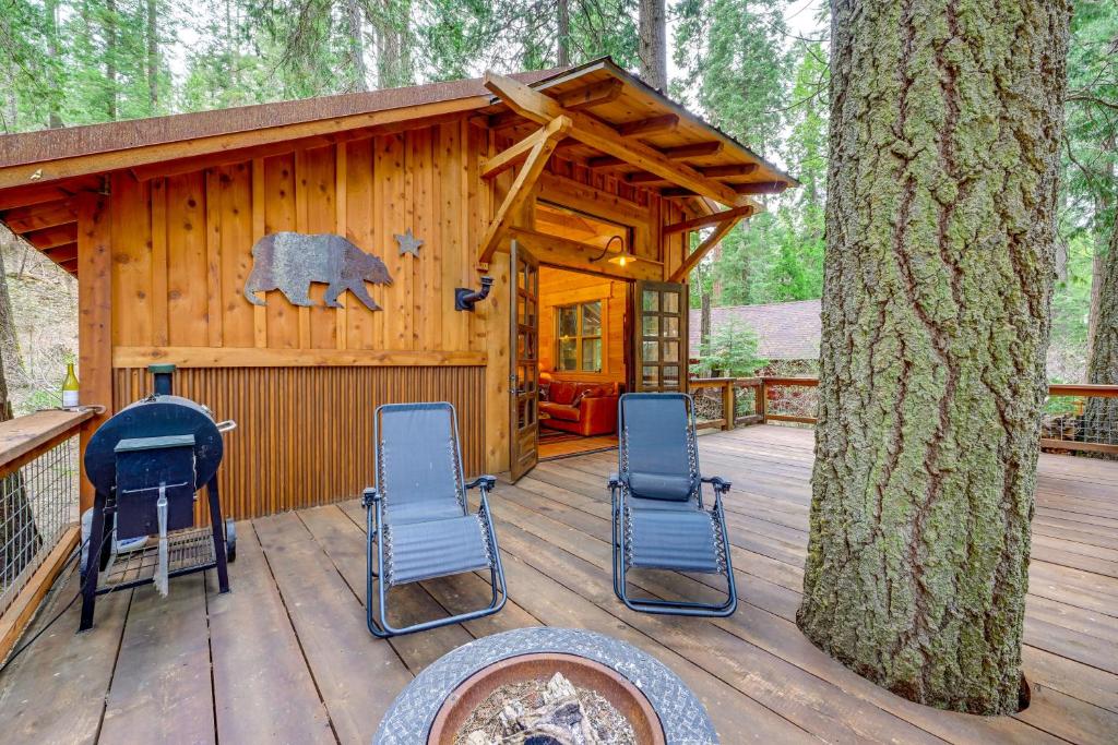 Enchanting Creekside Cabin Near Kings Canyon Park!, Badger (updated