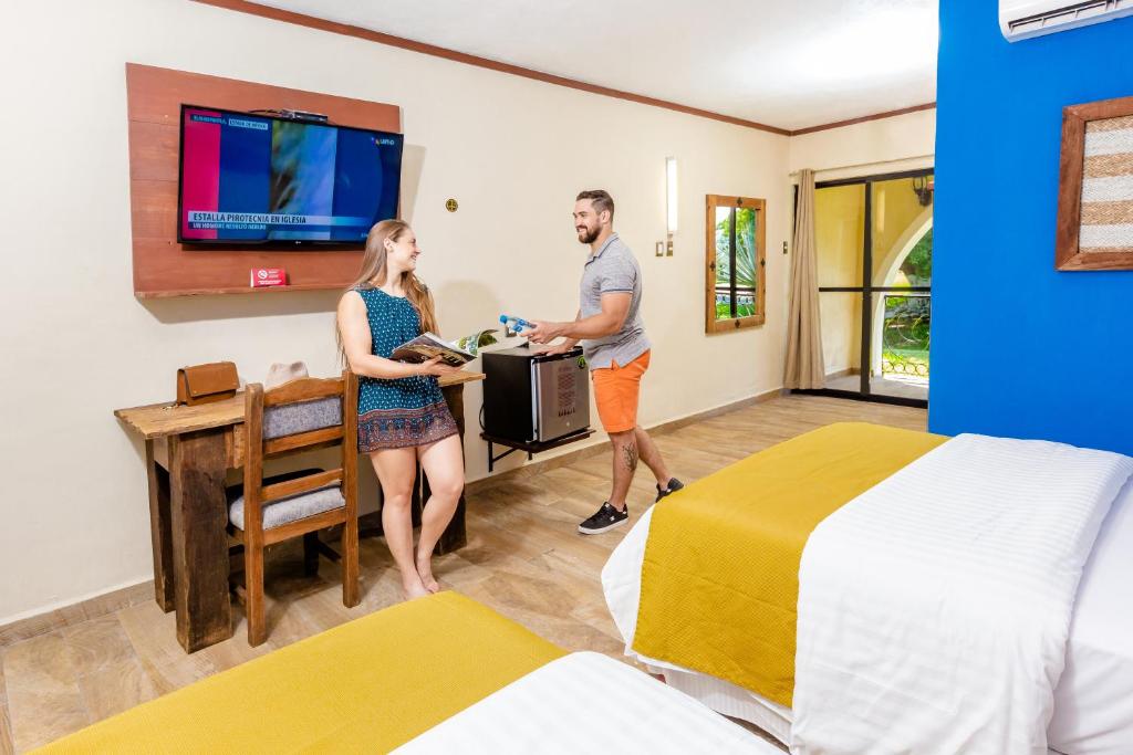 TV a/nebo společenská místnost v ubytování Hacienda Inn Aeropuerto