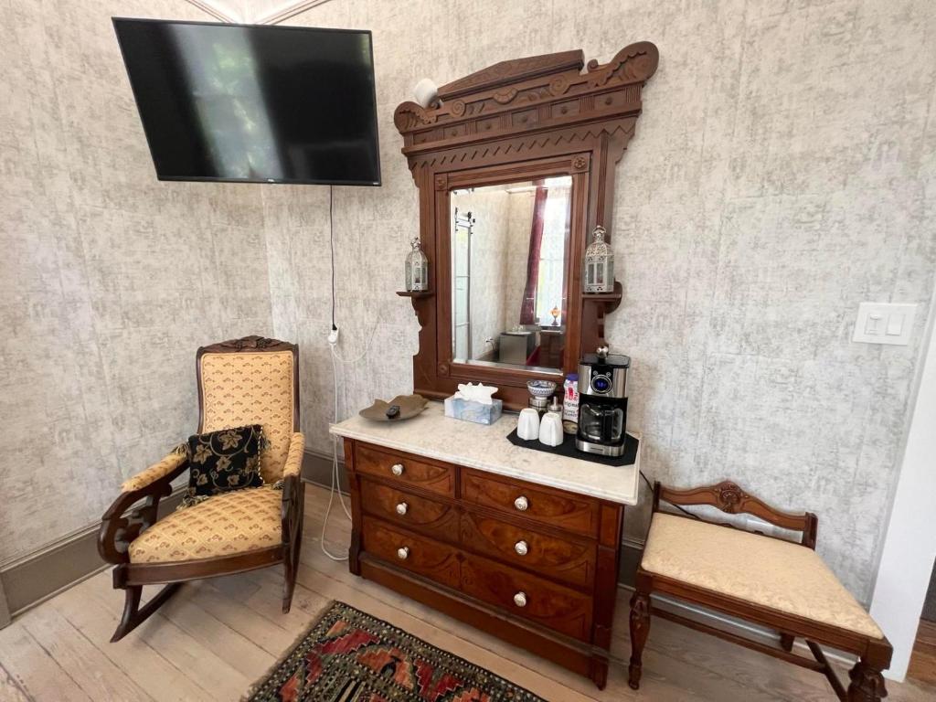 1001 Nights Historic Bed and Breakfast Adults Only - Luxe Tweepersoonskamer Met Balkon