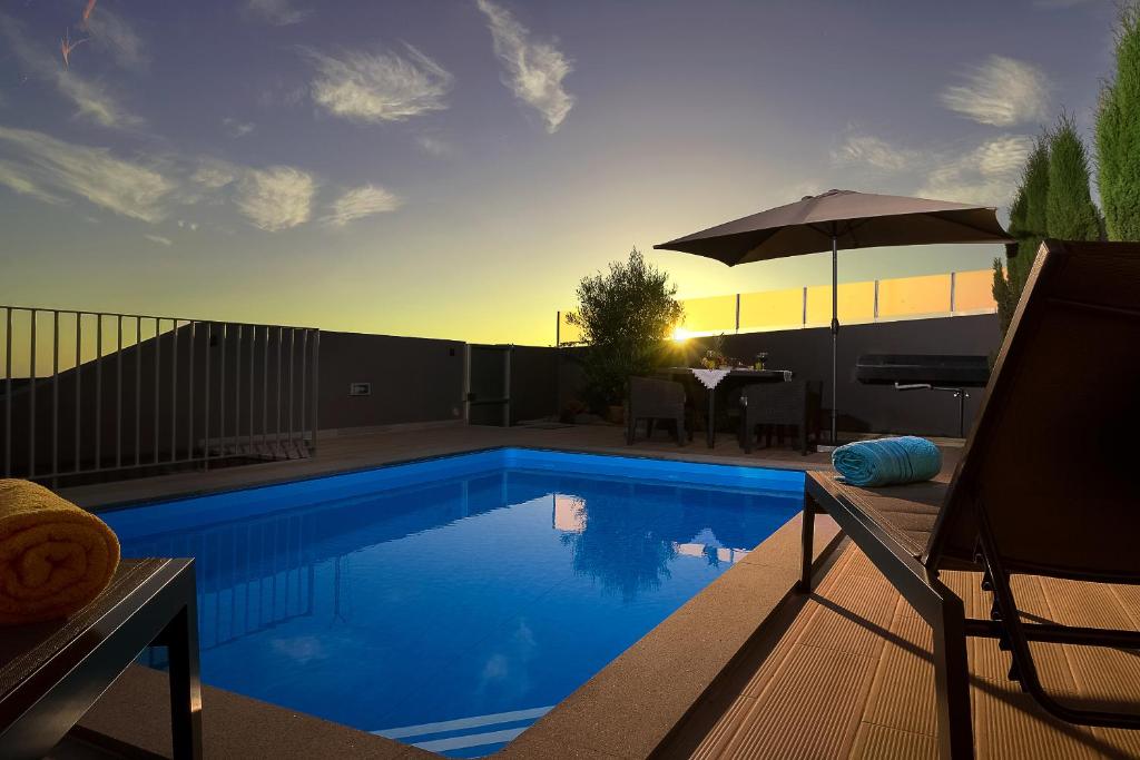 Villa da Silva (Heated Pool and Private Parking)