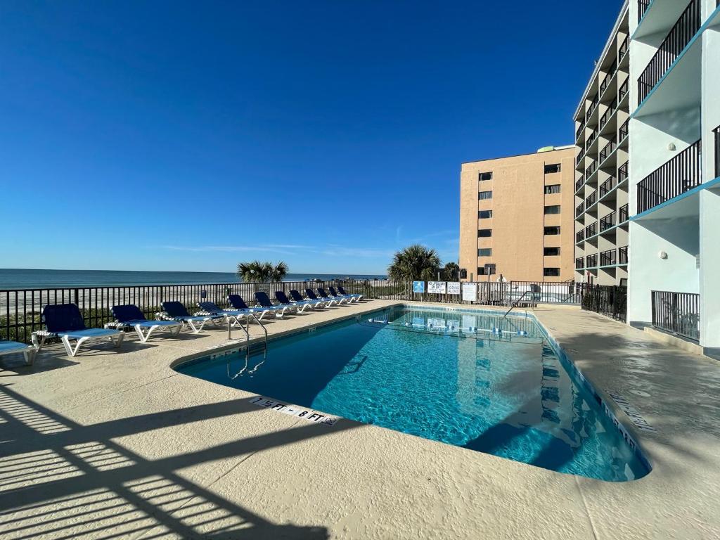 Bazén v ubytování Polynesian Oceanfront Hotel nebo v jeho okolí