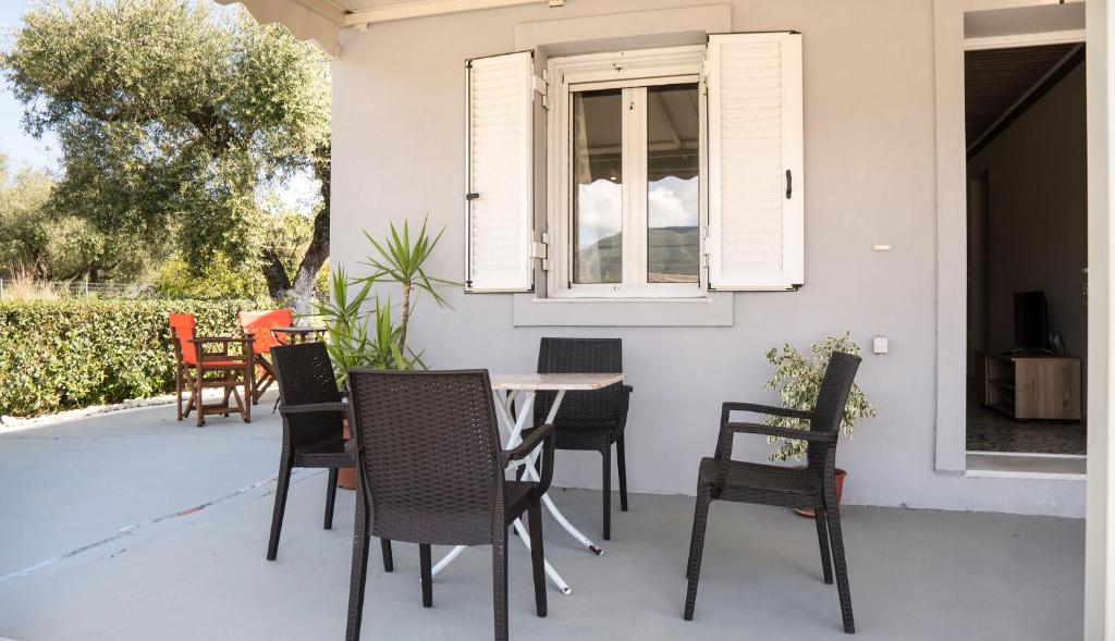 Balkón nebo terasa v ubytování Nafsika House
