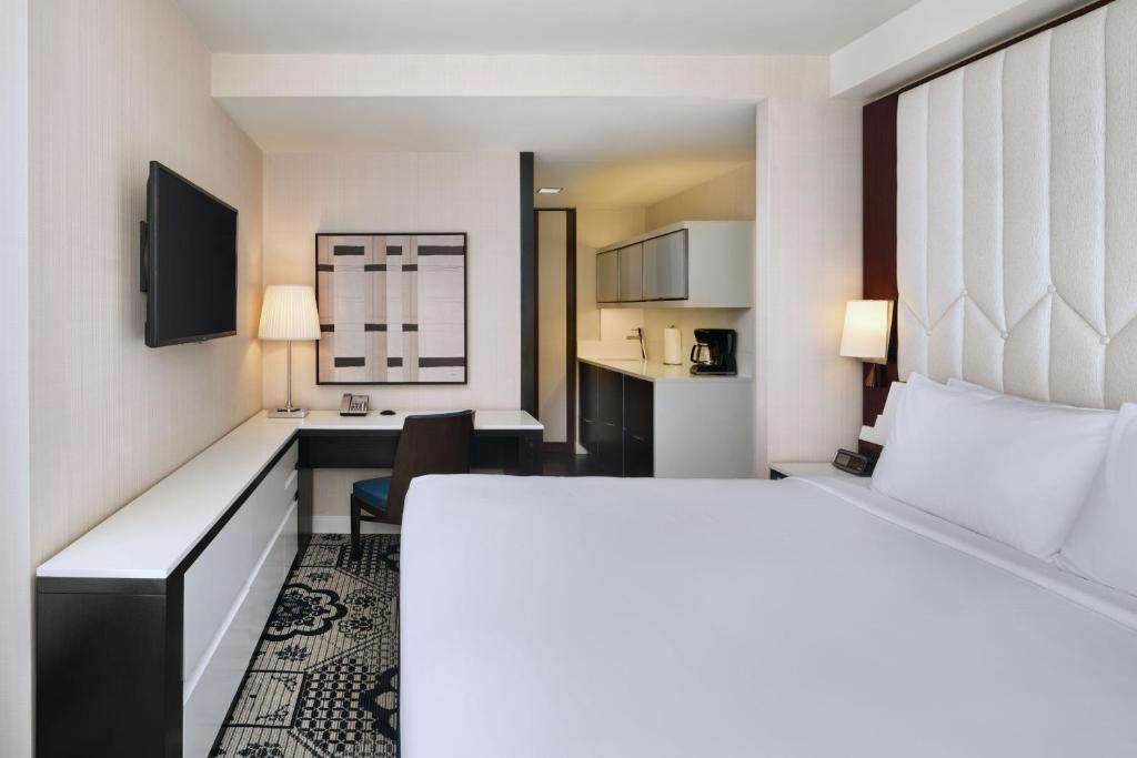 Residence Inn by Marriott New York Manhattan/Central Park - King Studio With Times Square View - Hearing Accessible