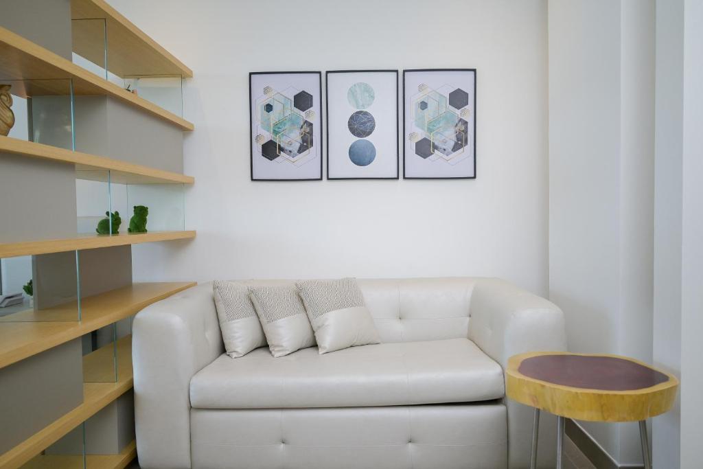 Distrito 90 - Estudios y Apartamentos para vacaciones y viajes de negocio - Estudio Con Balcón