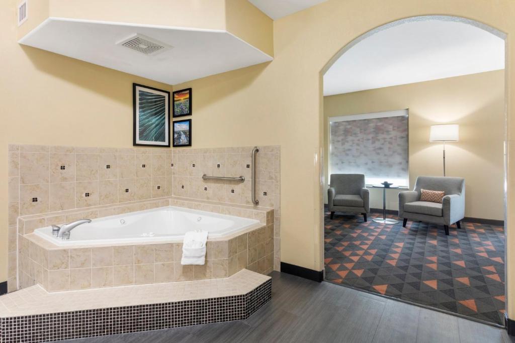 Holiday Inn Hotel & Suites Waco Northwest, an IHG Hotel, Bellmead – Updated  2024 Prices