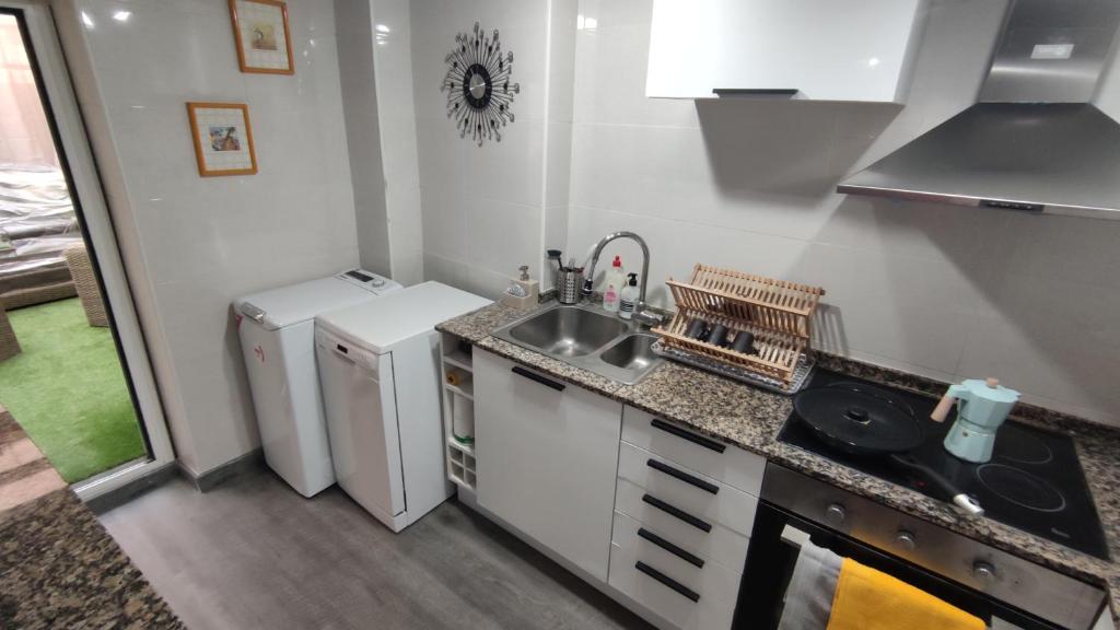 Kuchyň nebo kuchyňský kout v ubytování Apartament Picasso