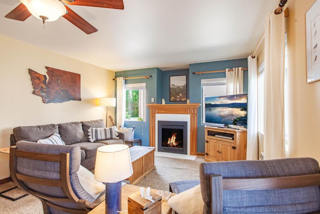 a living room with a couch and a fireplace at DAS BAVARIAN CONDO, 5 Star Ground Floor Unit, Walk to Town, Sleeps 6 in Leavenworth