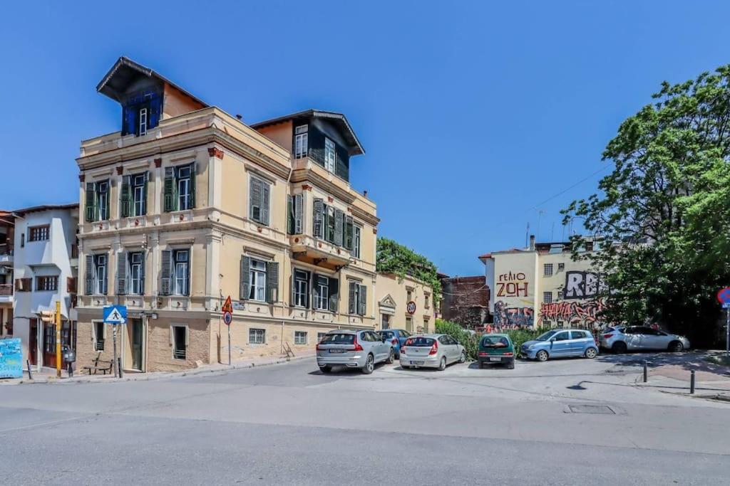 Budova, v ktorej sa apartmán nachádza