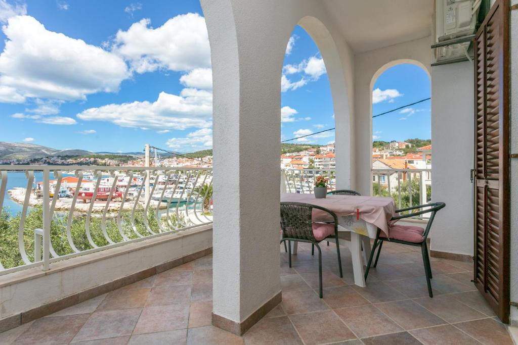 Apartment Okrug Gornji 9693a