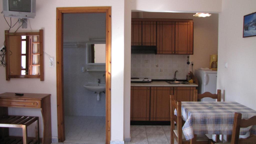 Kuchnia lub aneks kuchenny w obiekcie Rafaela House
