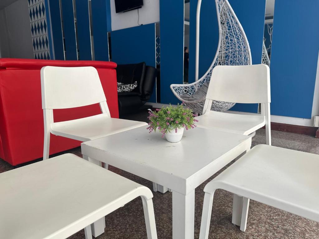 TV a/nebo společenská místnost v ubytování Cocoon Patong Hotel