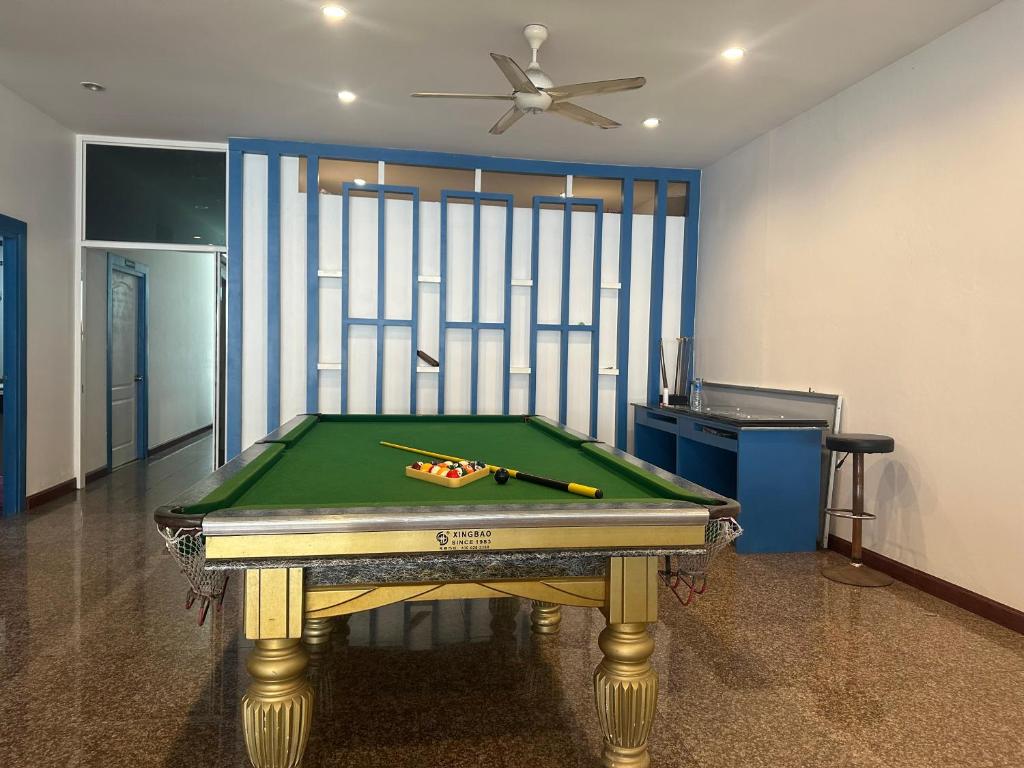 Biliár nebo kulečník v ubytování Cocoon Patong Hotel
