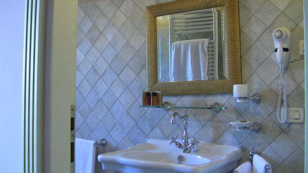 La Castellaia Resort - Deluxe Double Room With Shower