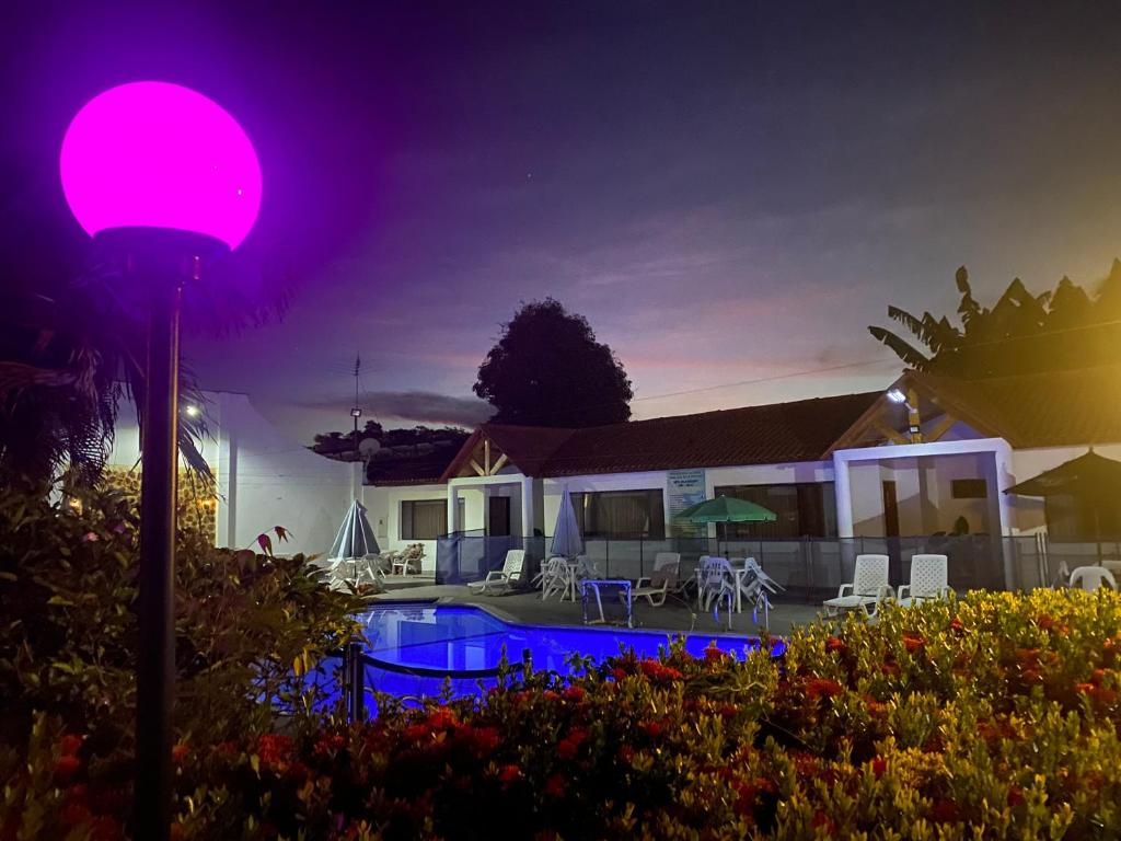 Bazén v ubytování Hotel Villa Ricaurte nebo v jeho okolí