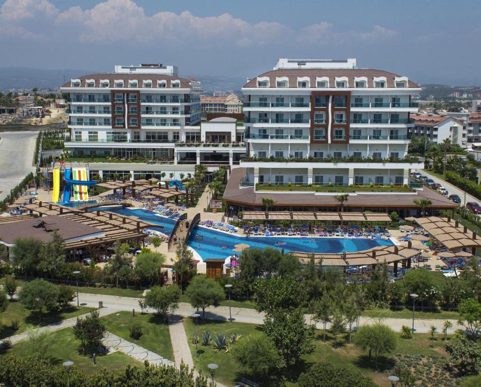 Bazén v ubytování Adalya Ocean Deluxe - Ultra All Inclusive nebo v jeho okolí