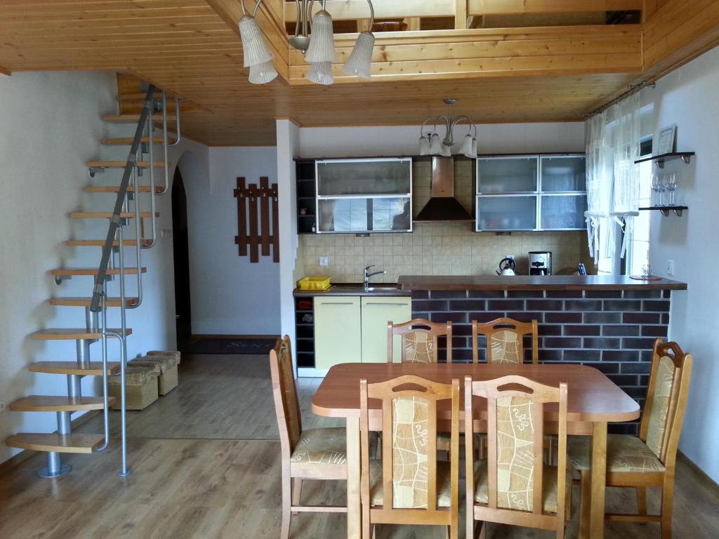 Kuchnia lub aneks kuchenny w obiekcie Belweder Apartamenty i Pokoje