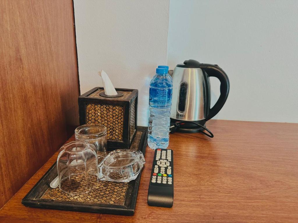 Příslušenství pro přípravu čaje a kávy v ubytování Cokoon Deva Patong Hotel