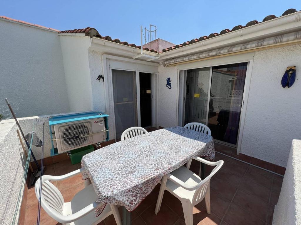 Photo de la galerie de l'établissement Appartement T2, Clim, Terrasse, 4 pers, à 150m de la plage - Port Leucate - FR-1-81-588, à Leucate