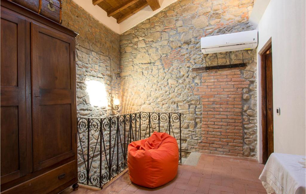Posedenie v ubytovaní Cozy Apartment In Benabbio With Kitchen